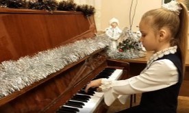 Новогодний концерт учащихся класса преподавателя А.Л.Окладниковой 
